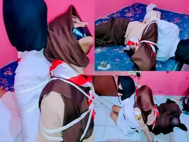 Pelajar Pramuka Habis Pulang Sekolah Nungging